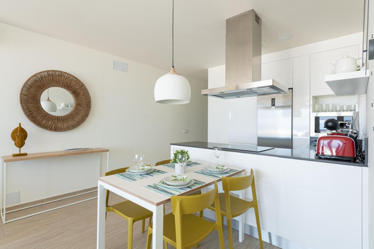 Elegant Living With Great Views Of Canteras Appartamento